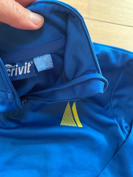 Cyklistické tričko a kraťasy, 128