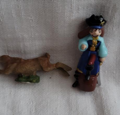 2042. malé predmety 6x,