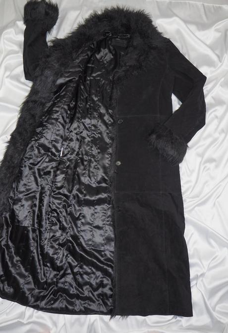 Luxusný čierny kožuch, 42