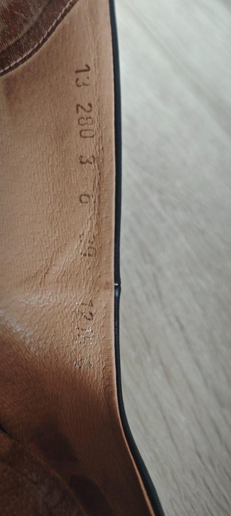 Elegantné čierne celokožené lodičky, 39