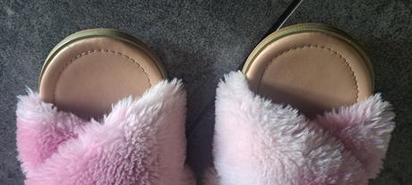 Ružové sandálky, 32