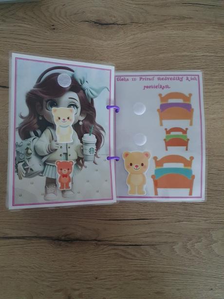 Pracovný zošit na suchý zipa dievčatko od 1 rok., 