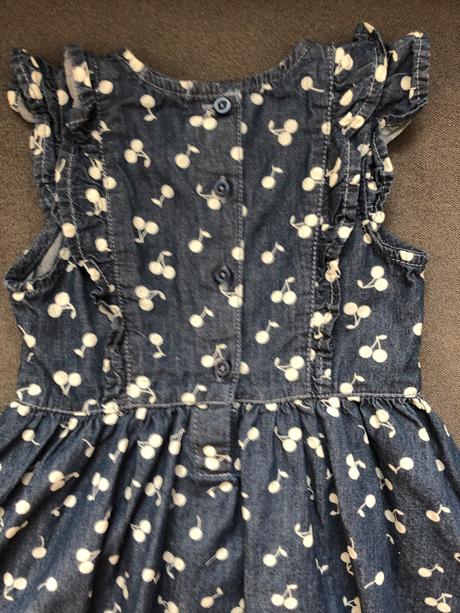 Šaty s čerešňami, 92