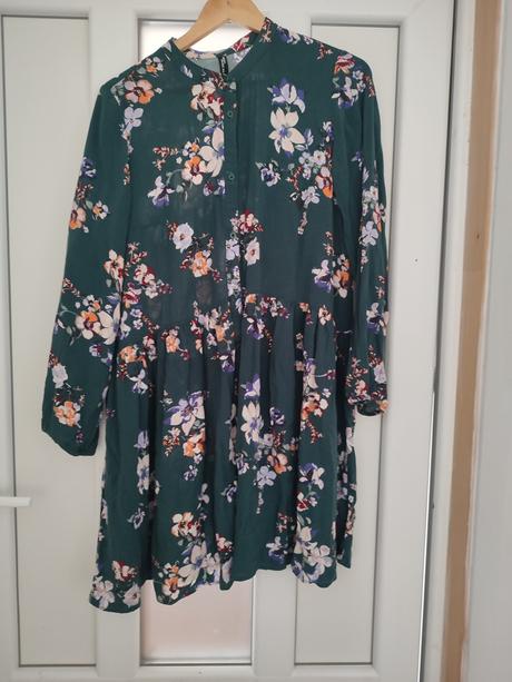 Šaty na gombiky, 42