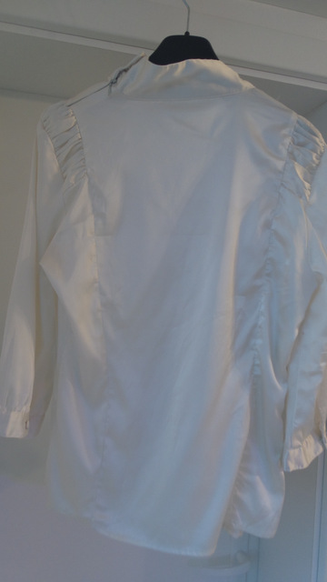 Trendy satenova bluzka s maslickou a 3/4 rukavom, s