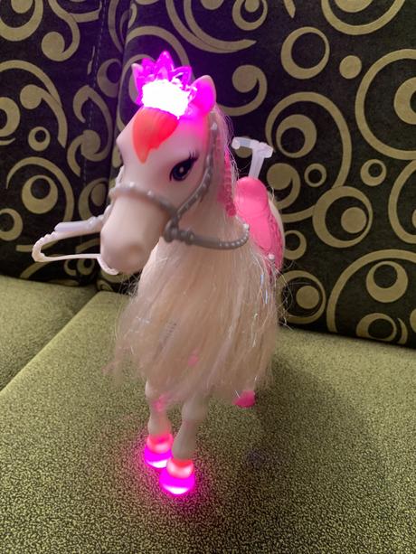 Barbie s interaktívnym koňom,