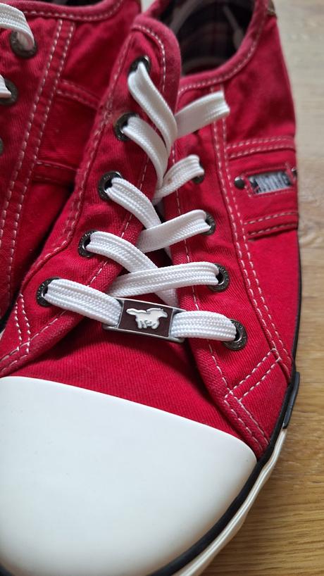 Mustang nove, mustang,38