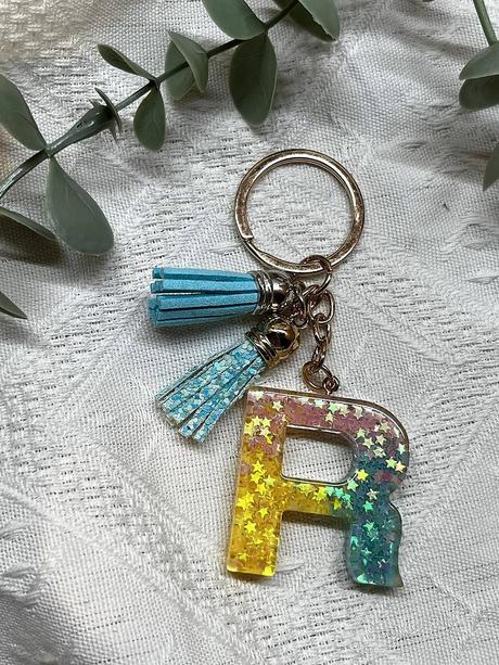 Ručne vyrobené živicové kľúčenky, 