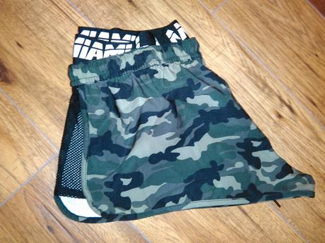 Maskáčové športové šortky, amisu,s