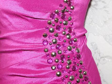 Velmi pekne stretch mini saty na slavnost, 36