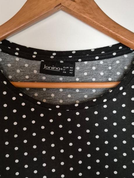Čierny top bez rukávov s bielymi bodkami, 40