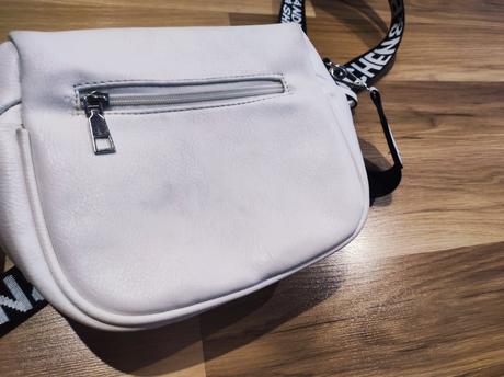 Biela crosbody kabelka,