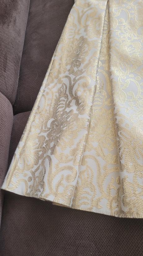 Bezovo zlate saty, m