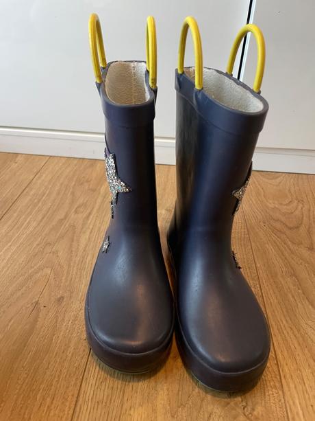 Gumaky next, next,25