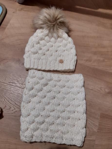 Čiapka a nákrčník, 98