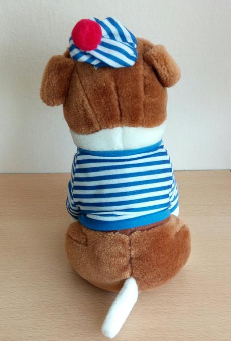 Veľký psík - boxer, aj s oblečením, 