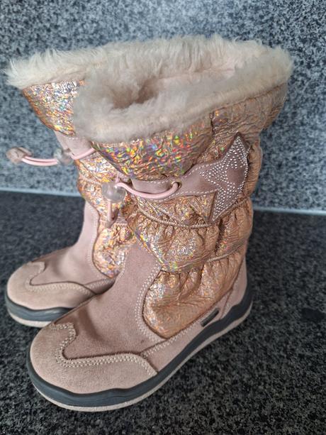 Nepremokavé čižmi, 28