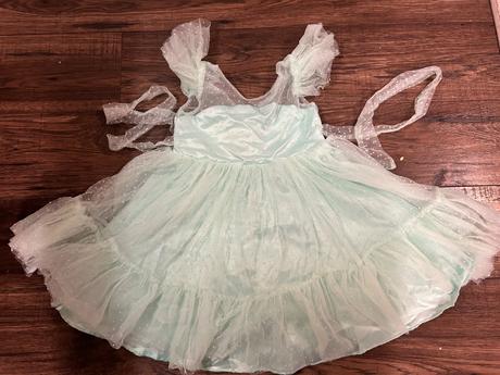 Krásne mentolové šaty, 116