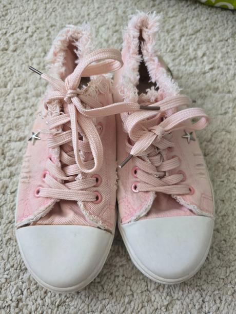 Ružové tenisky, 38