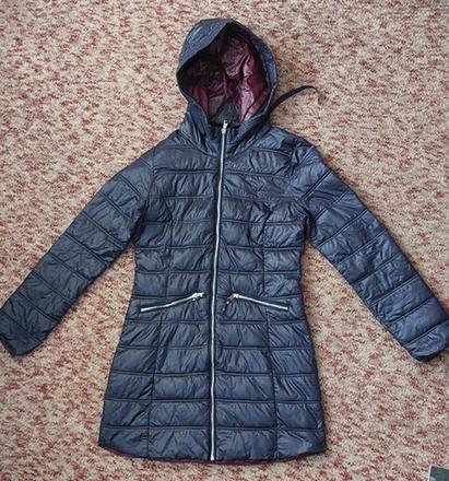 Tenká ľahká čierna prešívaná bunda s kapucňou, 38