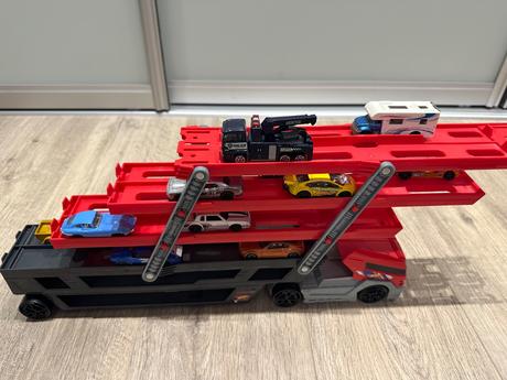 Prepravný kamión hot wheels,