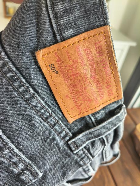 Levis 501 riflové sivé šortky xs-26, levis,s