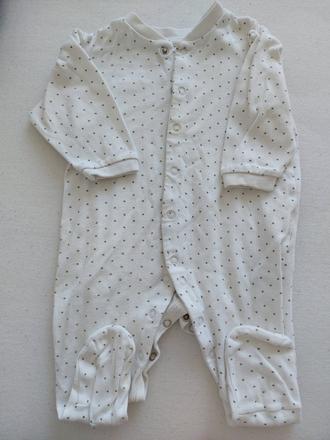 Bodkovane pyzamko, 62