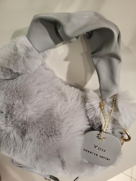 Kožušinková kabelka - sivá,