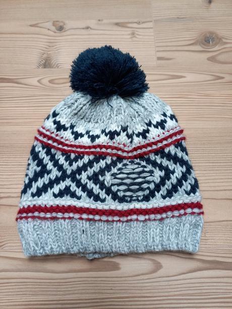 Krasna ciapka na zimu, podsita top stav, 104