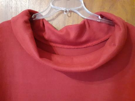 Vesta s rolákovým golierom, 44