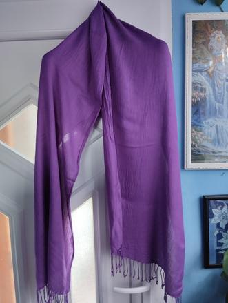 Fialová šatka, l
