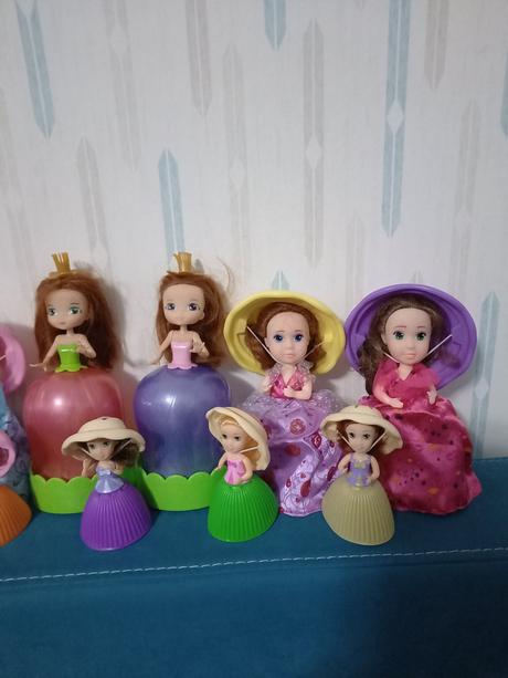 Bábiky cupcake surprise, 