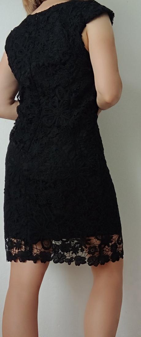 Šaty s krásnou kvetinovou krajkou s/m (už s poštov, amisu,m