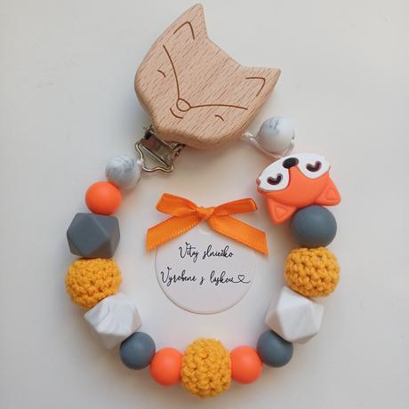 Retiazka na cumlík pre chlapčeka bez mena, 