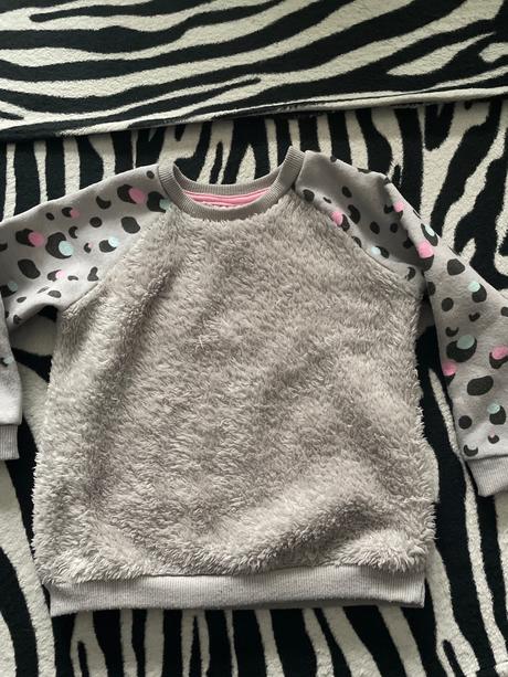 Predam teplejsiu mikinku, 98