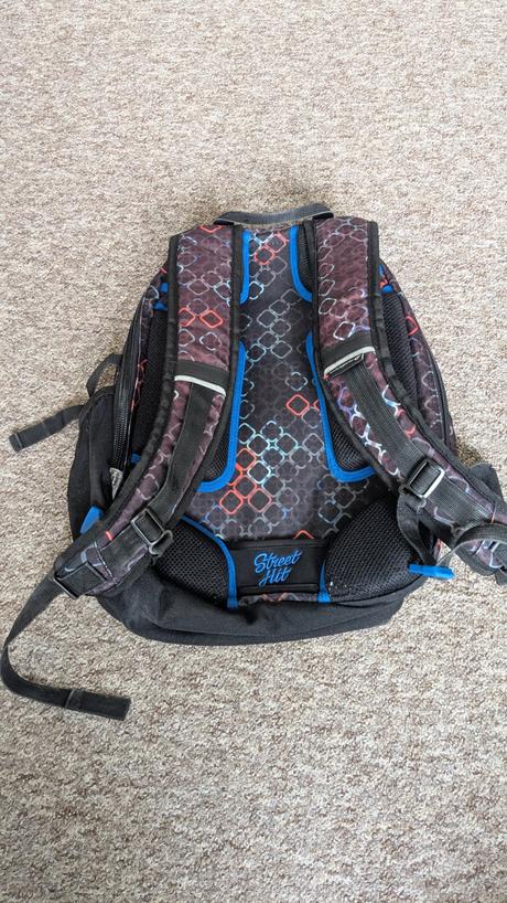 Kvalitný študentský batoh topgal výborný stav, 