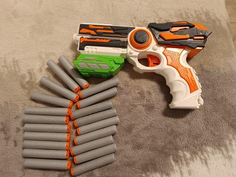 Pištoľ s nábojmi,