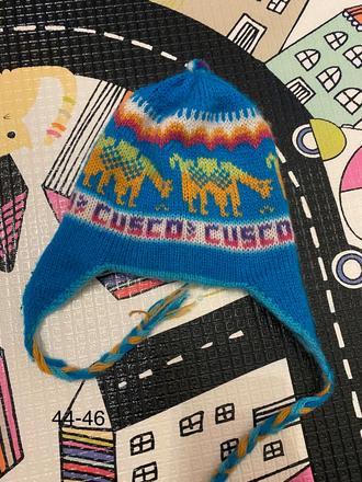 Pletená čiapka z peru, z lamy alpaky, 44