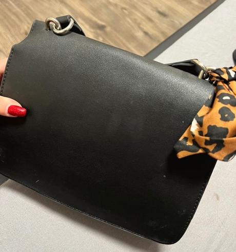 Čierna mala kabelka, stradivarius