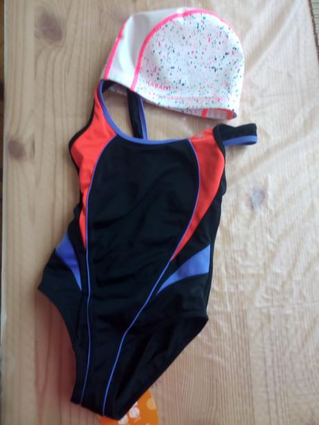 Plavky a čapica, 128