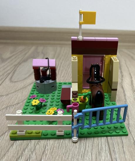 Lego friends 3189 stajne v heartlake, 