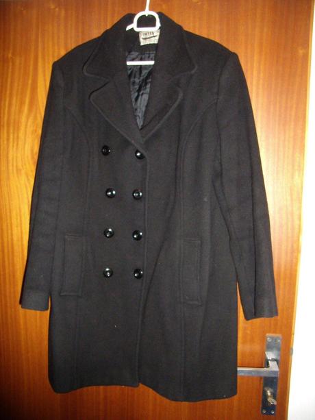 Čierny zimný kabát, 40