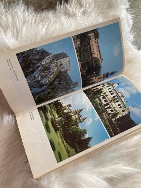 Hrady, zámky a kaštiele na slovensku (1990),