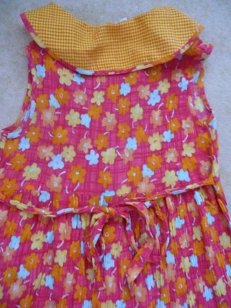 Letné šaty s kvetmi, 128