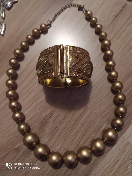 Náhrdelník s náramkom,