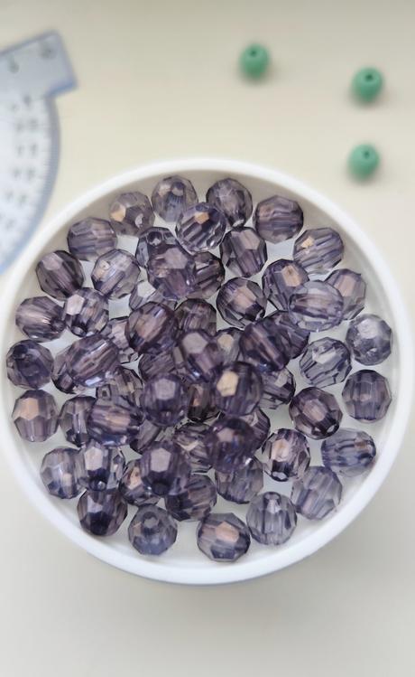 Brúsené fialové korálky, 