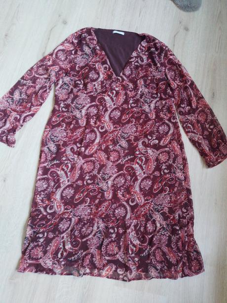 Šifónové šaty, 48