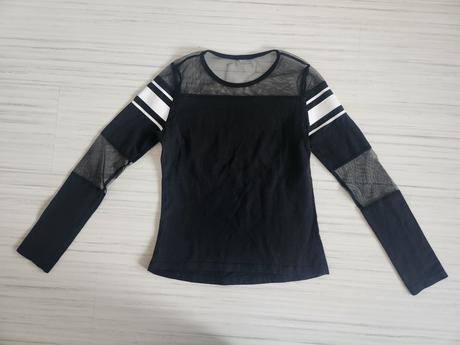 Tričko so zaujímavým sieťovaním, 134