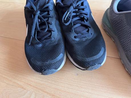 2 pary tenisky v. 41 symbolicka cena, nike,41