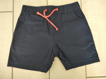 Tmavomodré kraťasy, lupilu,98